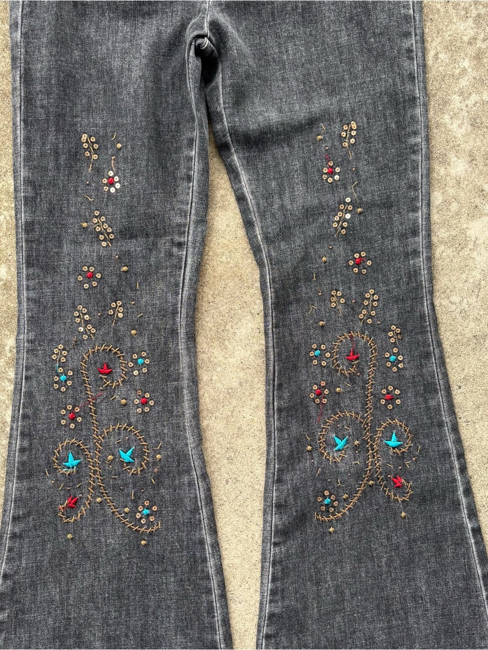 POL M Embroidered Dark Wash Flare Jeans with Red & Turquoise Accents 30x32
